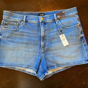 NWT Express SHORTS